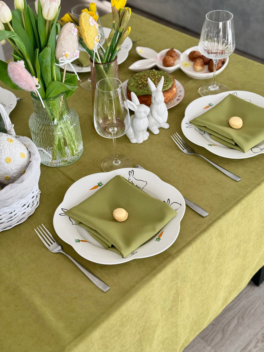 Staltiesė „Alyvuogių sodas“ – žemės tonų elegancija iš matinio veliūro