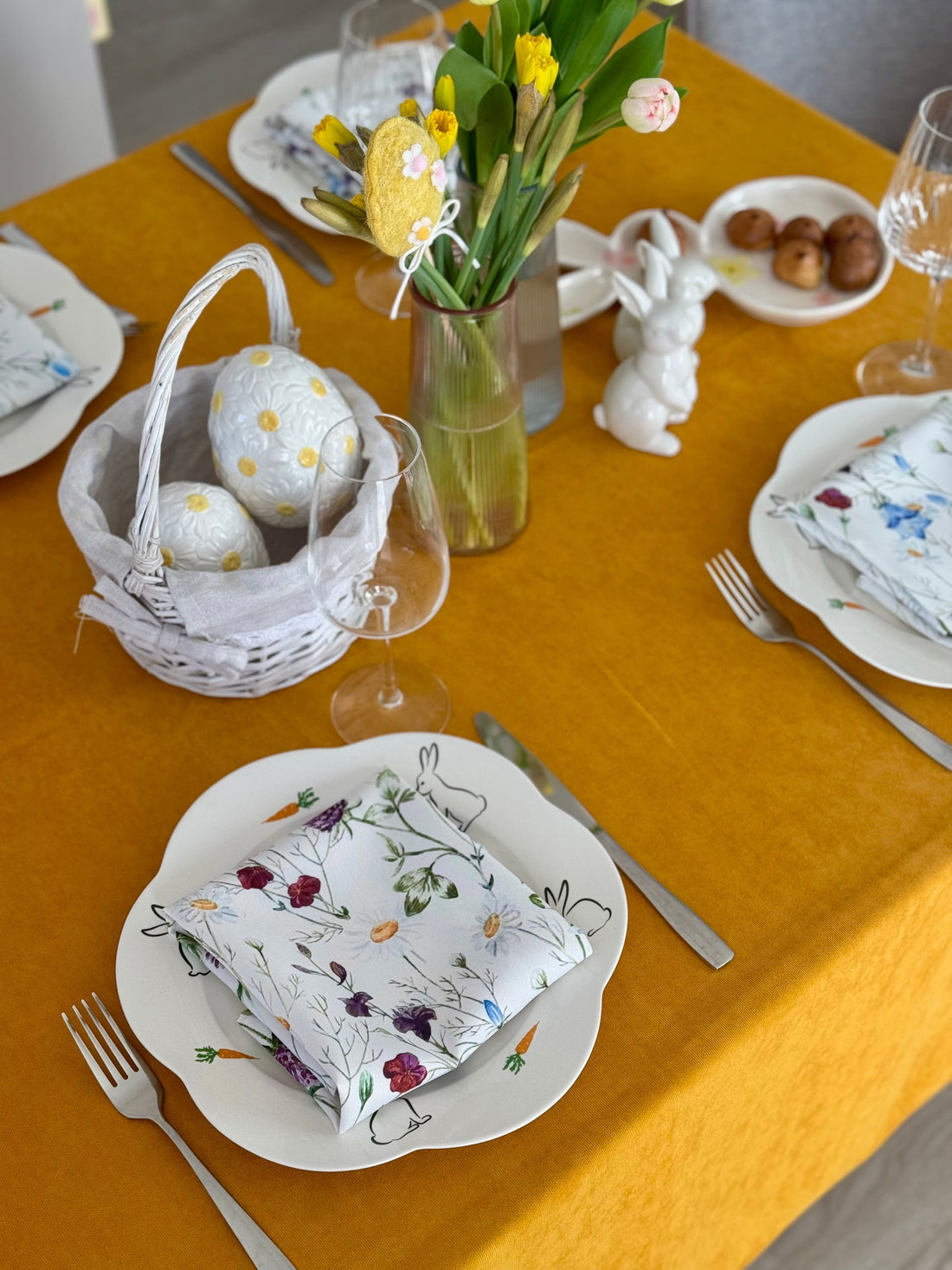 Staltiesė „Garstyčių šiluma“ – matinio veliūro jaukumas jūsų stalui