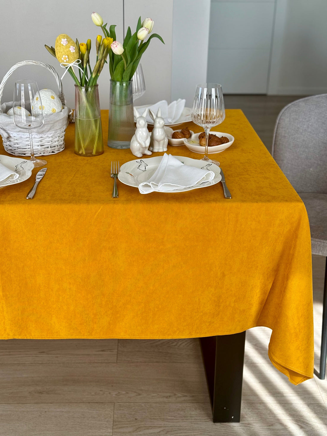 Staltiesė „Garstyčių šiluma“ – matinio veliūro jaukumas jūsų stalui