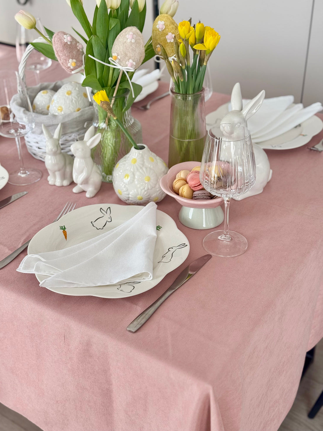 Staltiesė „Rožinis švelnumas“ –romantiškas prisilietimas prie Jūsų stalo