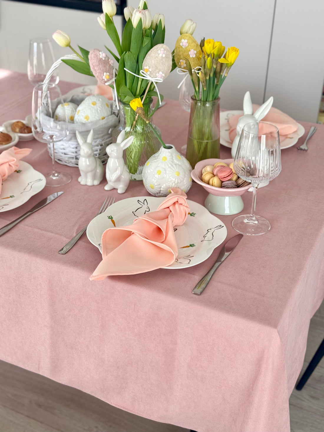 Staltiesė „Rožinis švelnumas“ –romantiškas prisilietimas prie Jūsų stalo