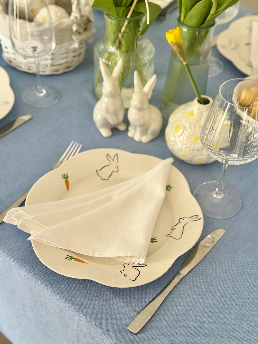 Staltiesė „Žydra ramybė“ – švelnus veliūro stilius Jūsų stalui