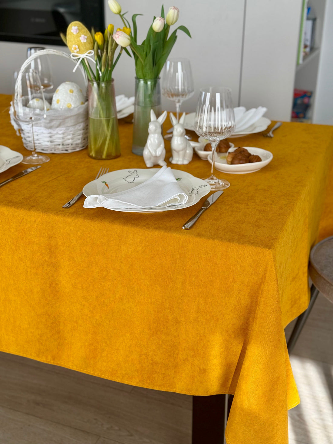 Staltiesė „Garstyčių šiluma“ – matinio veliūro jaukumas jūsų stalui