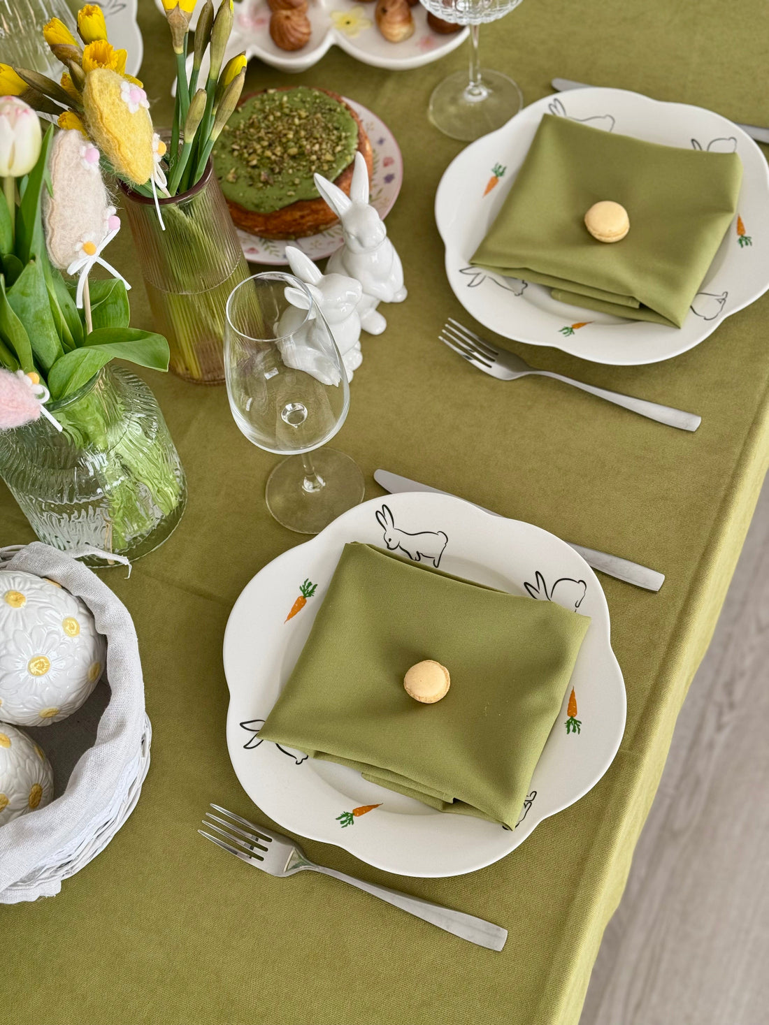 Staltiesė „Alyvuogių sodas“ – žemės tonų elegancija iš matinio veliūro