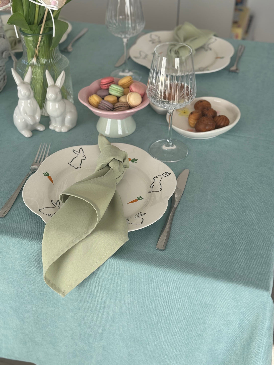 Staltiesė “Mėtinė gaiva” matinio veliūro – pavasario gaiva Jūsų namams