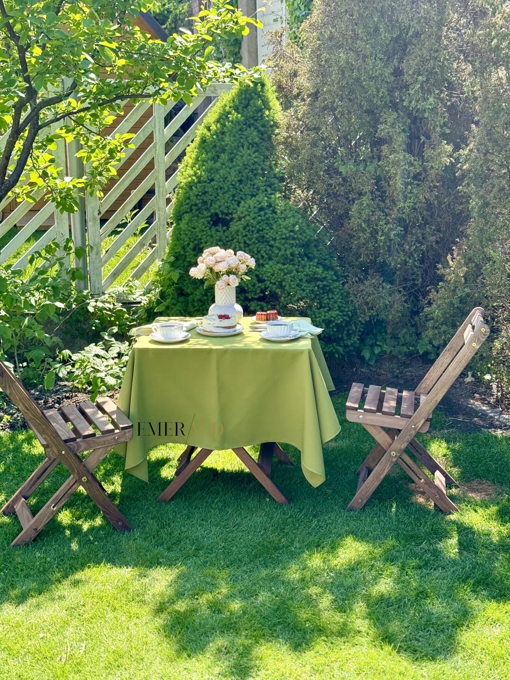 Alyvuogių spalvos staltiesė