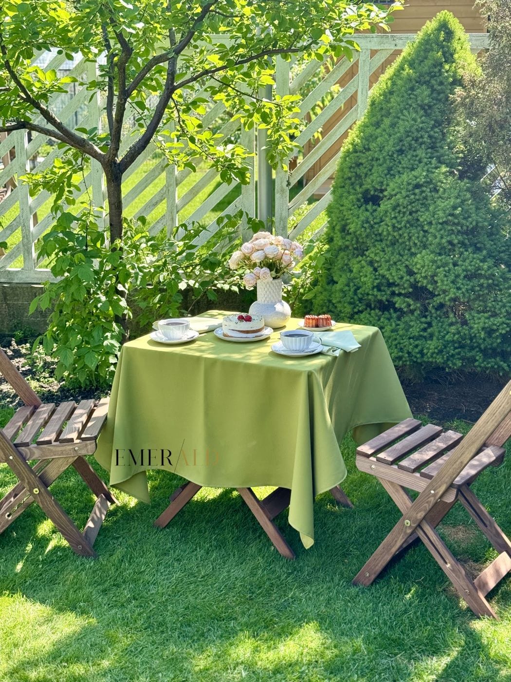 Alyvuogių spalvos staltiesė