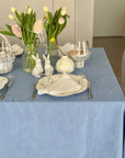Staltiesė „Žydra ramybė“ – švelnus veliūro stilius Jūsų stalui