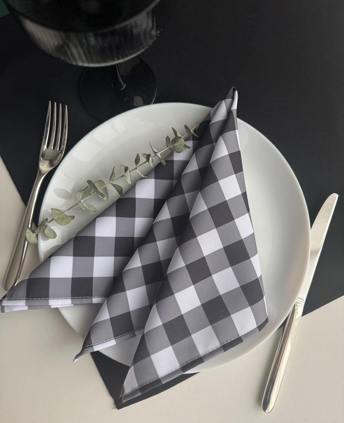 LANGUOTOS JUODOS servetėlės