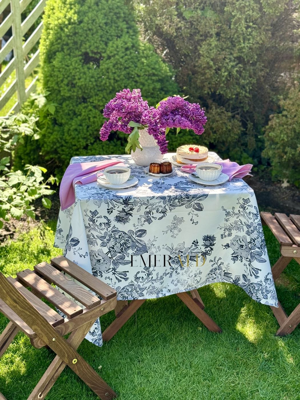 Black orchidea staltiesė