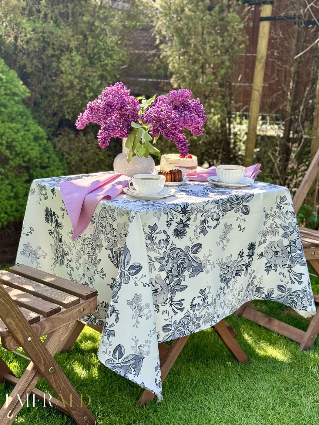 Black orchidea staltiesė