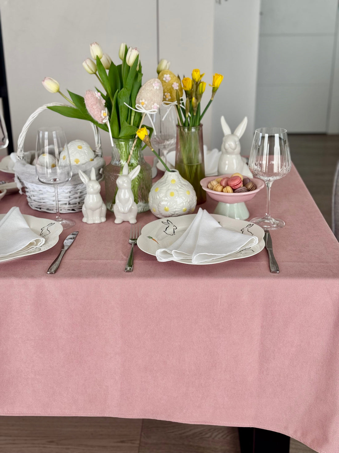 Staltiesė „Rožinis švelnumas“ –romantiškas prisilietimas prie Jūsų stalo