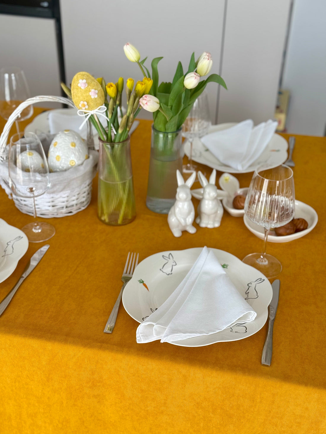 Staltiesė „Garstyčių šiluma“ – matinio veliūro jaukumas jūsų stalui