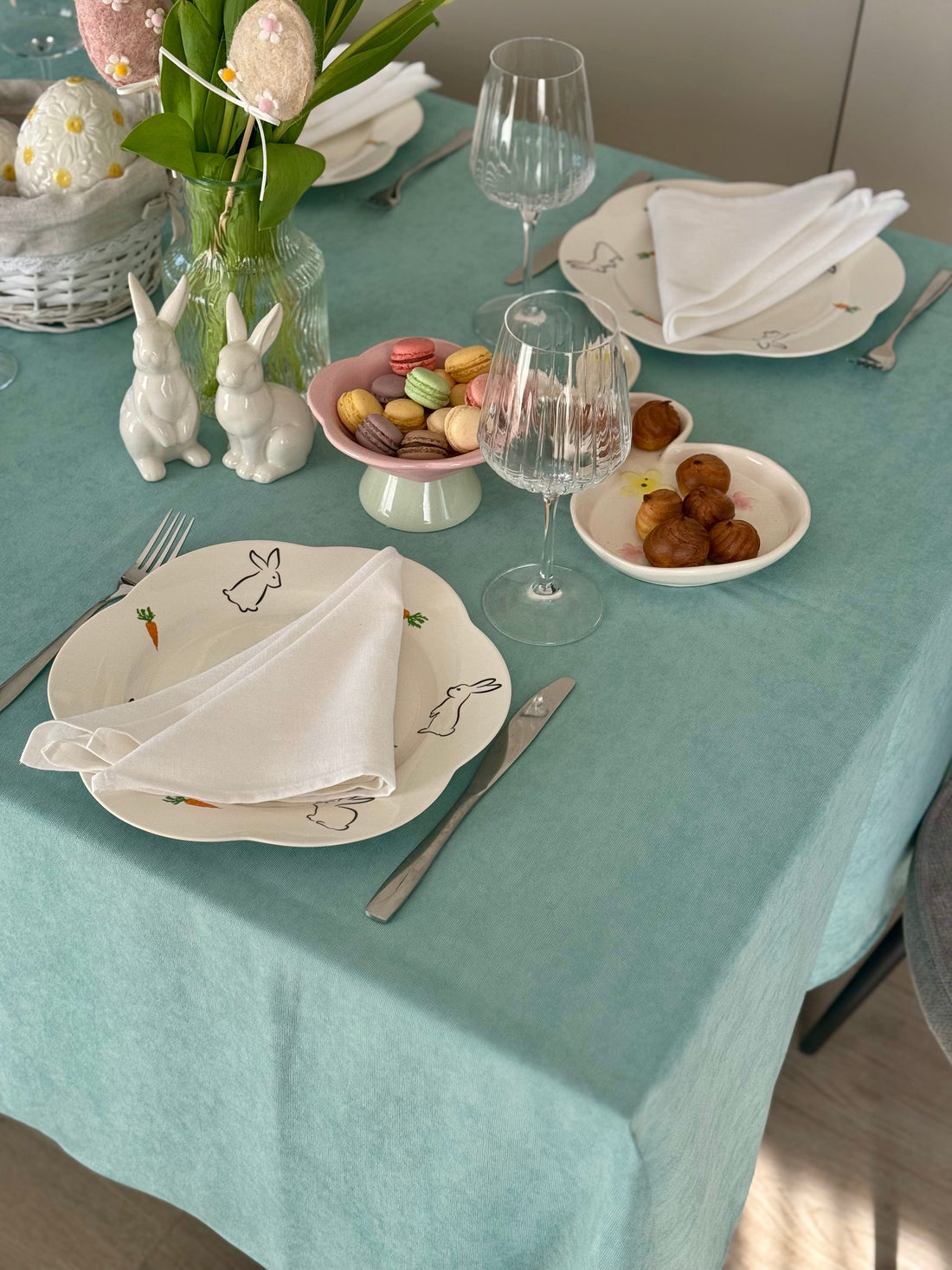 Staltiesė “Mėtinė gaiva” matinio veliūro – pavasario gaiva Jūsų namams