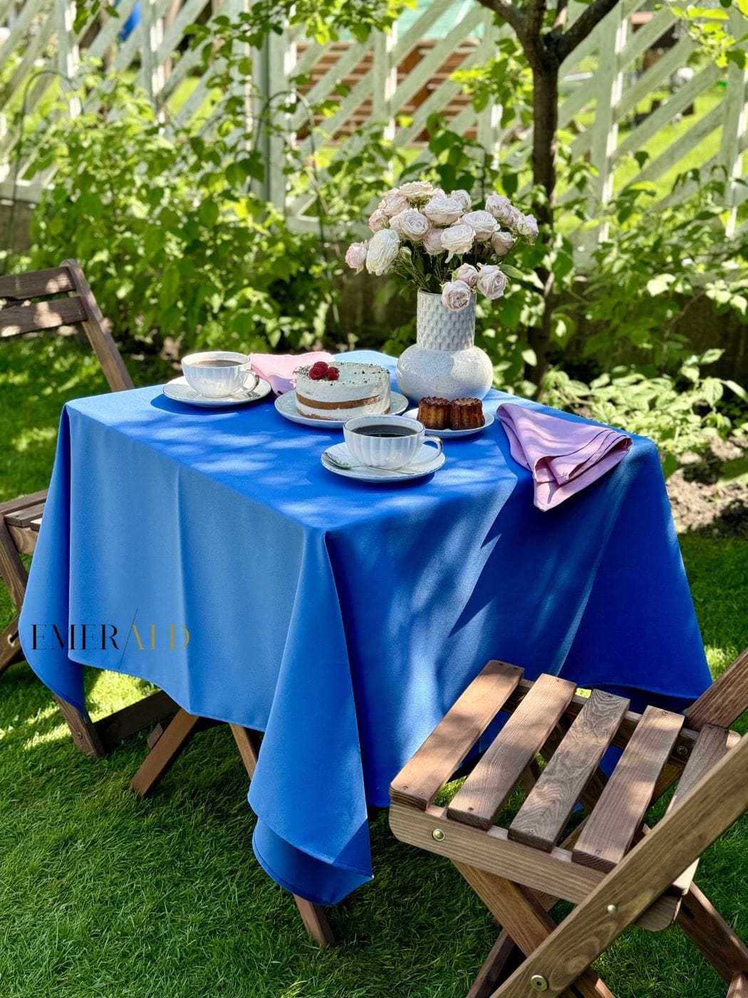 Dangaus mėlynos spalvos staltiesė