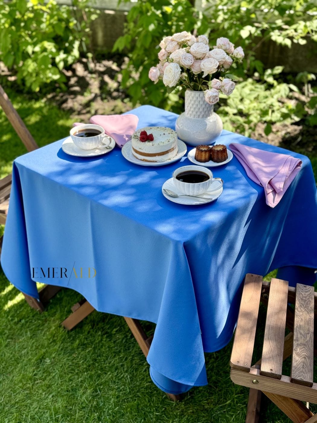 Dangaus mėlynos spalvos staltiesė