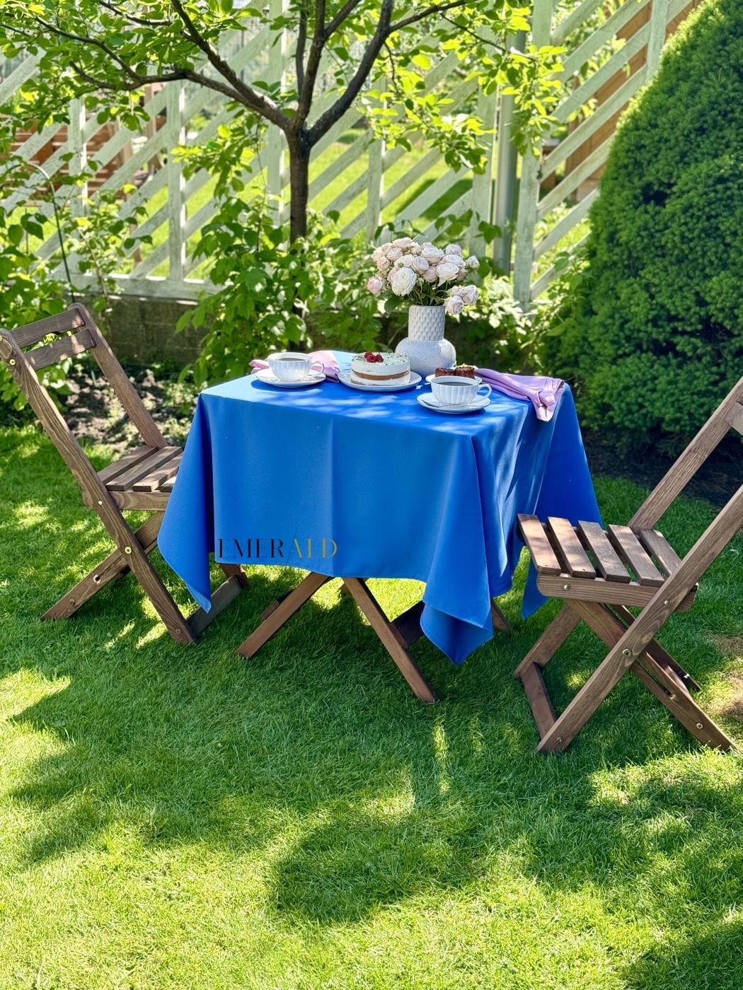 Dangaus mėlynos spalvos staltiesė