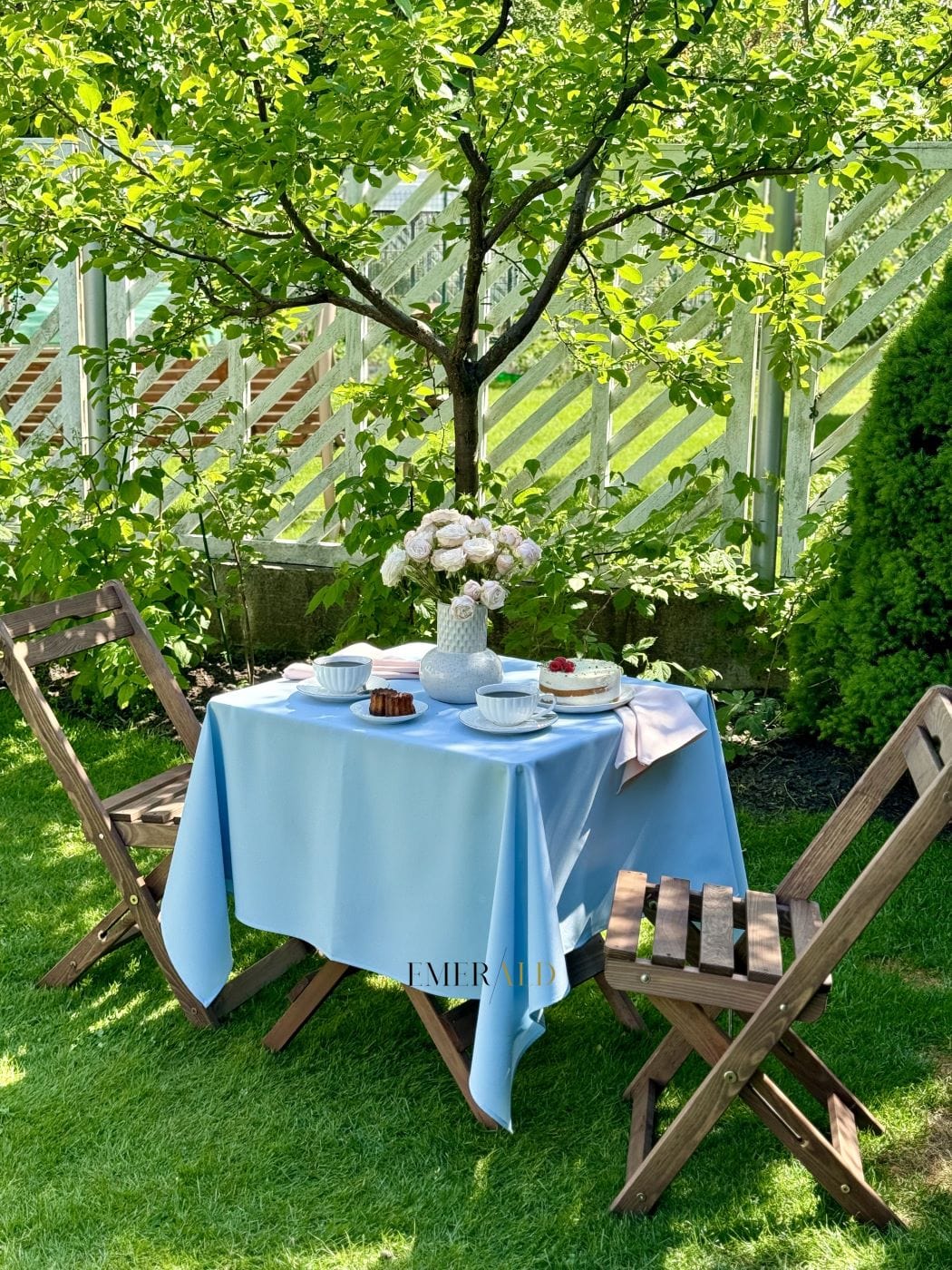 Dangaus žydros spalvos staltiesė