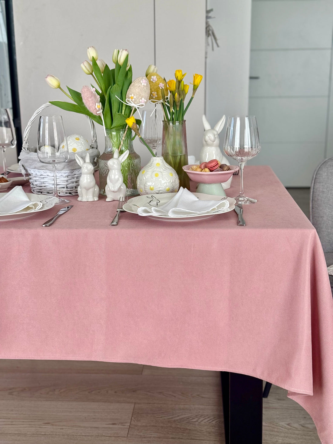 Staltiesė „Rožinis švelnumas“ –romantiškas prisilietimas prie Jūsų stalo