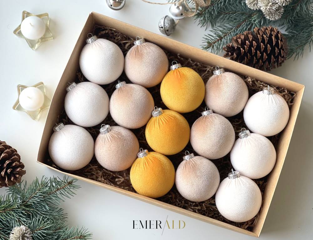 Kalėdinių aksominių žaisliukų 15 vnt rinkinys - Smėlio, Vanila, Geltonos spalvos