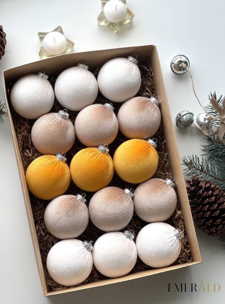 Kalėdinių aksominių žaisliukų 15 vnt rinkinys - Smėlio, Vanila, Geltonos spalvos