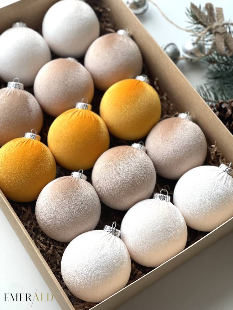 Kalėdinių aksominių žaisliukų 15 vnt rinkinys - Smėlio, Vanila, Geltonos spalvos