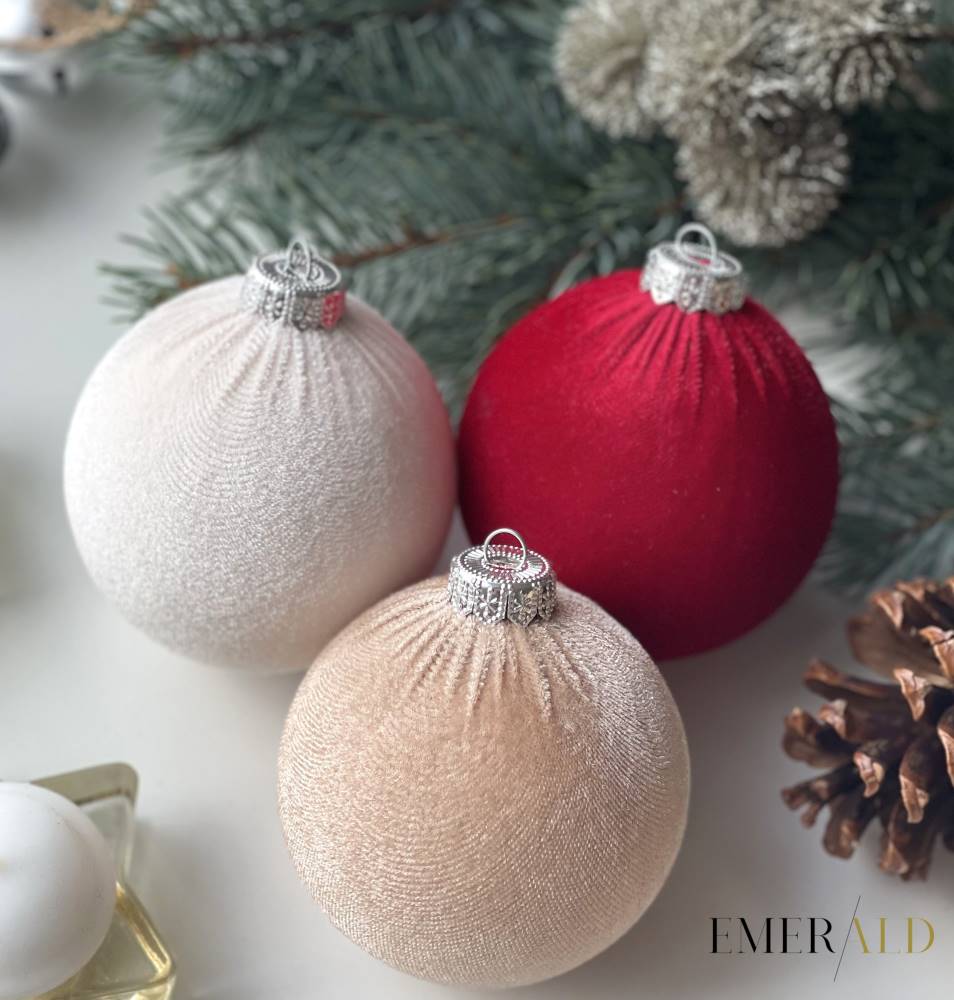 Kalėdinių aksominių žaisliukų 15 vnt rinkinys - Smėlio, Vanila, Raudona