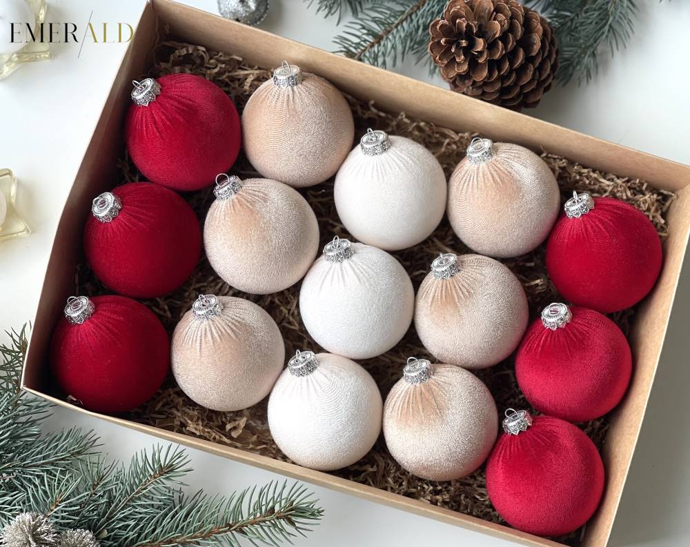 Kalėdinių aksominių žaisliukų 15 vnt rinkinys - Smėlio, Vanila, Raudona