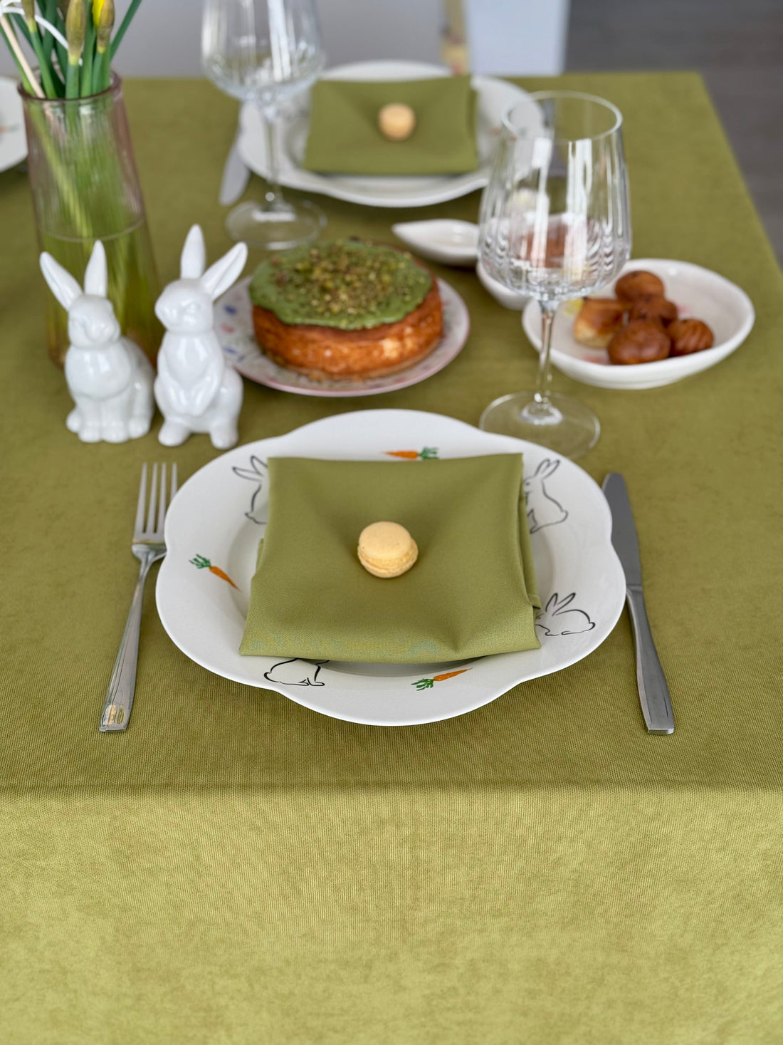 Staltiesė „Alyvuogių sodas“ – žemės tonų elegancija iš matinio veliūro