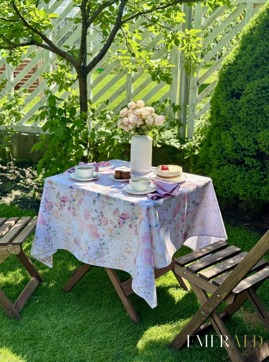 Field of roses staltiesė
