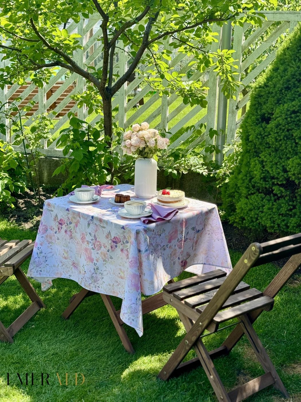 Field of roses staltiesė