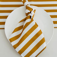 Garstyčių ir pieno baltos spalvos takelio bei servetėlių komplektas