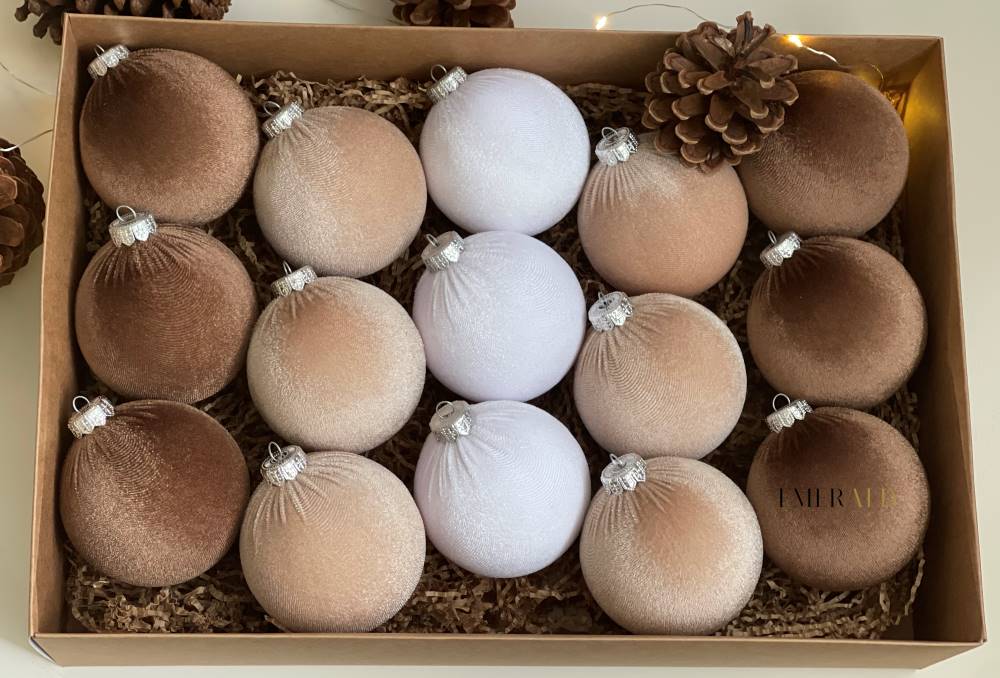 Kalėdinių aksominių žaisliukų 15 vnt rinkinys - Baltos, Rudos, Smėlio