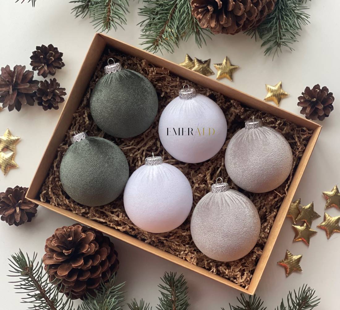 6 vnt - Aksominiai Kalėdų Eglutės Papuošimai - Balti, Šalavija, Šviesiai pilki