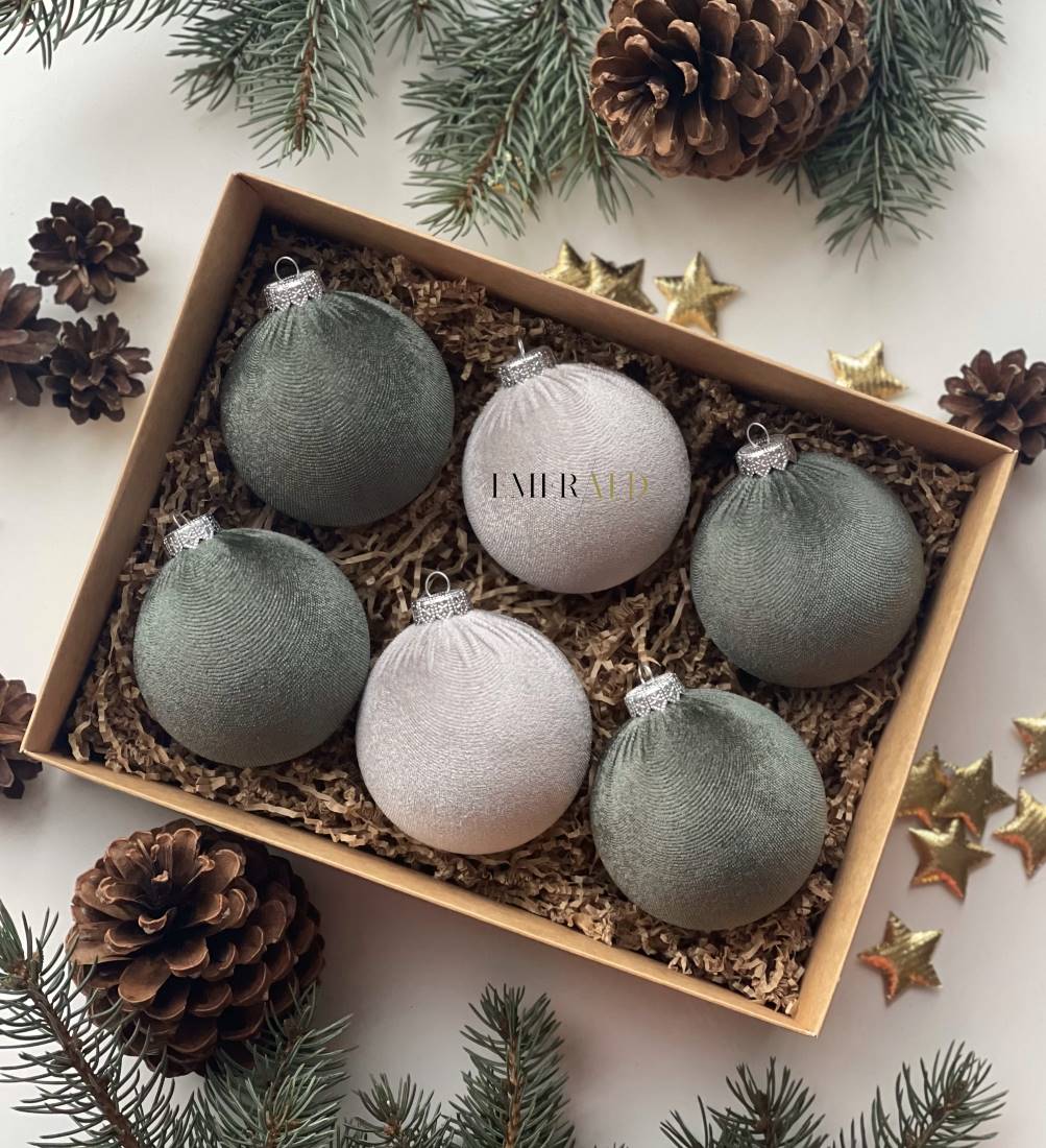 6 vnt - Aksominiai Kalėdų Eglutės Papuošimai - Šalavija, Šviesiai pilki