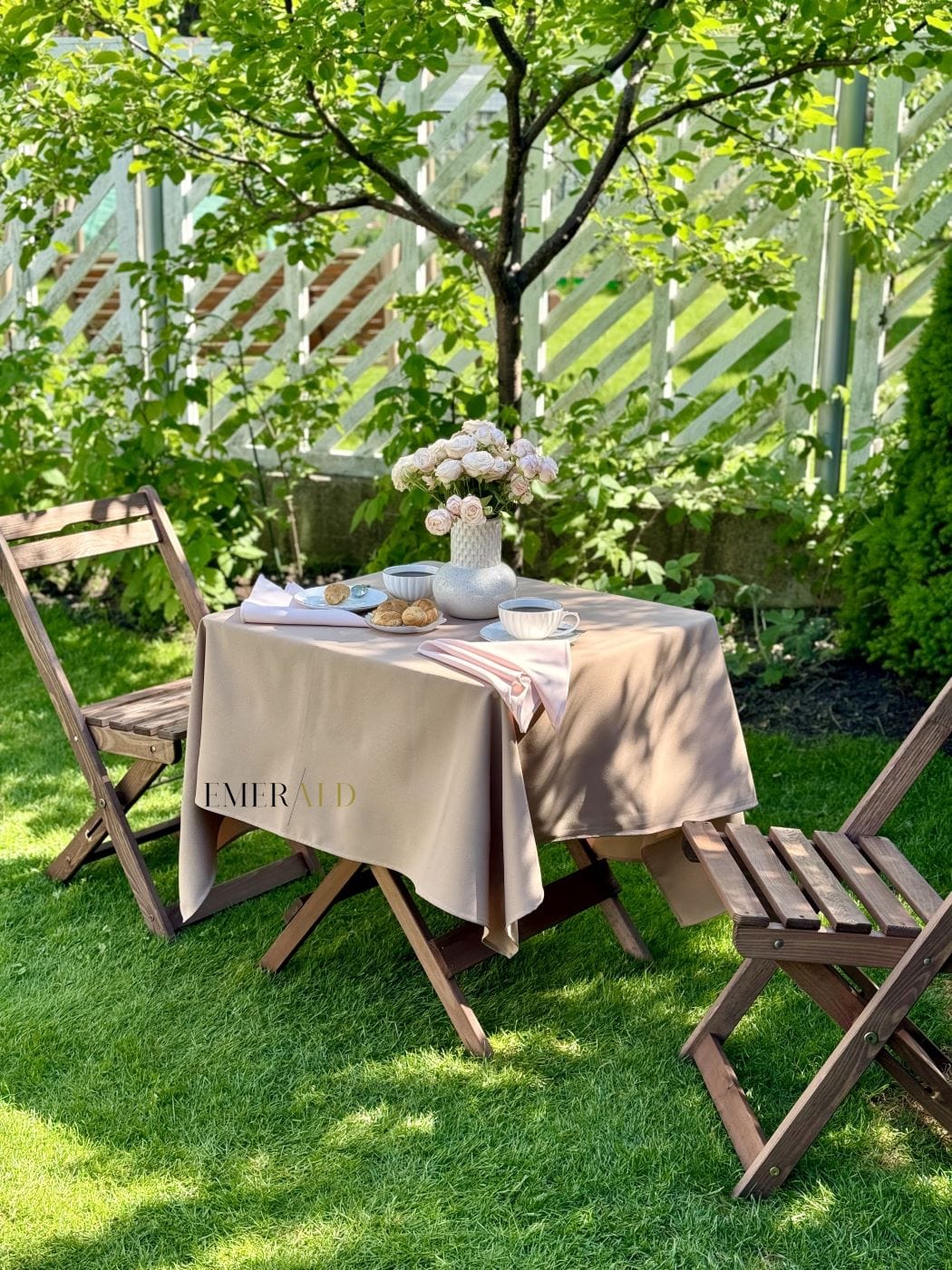 Mocha spalvos staltiesė