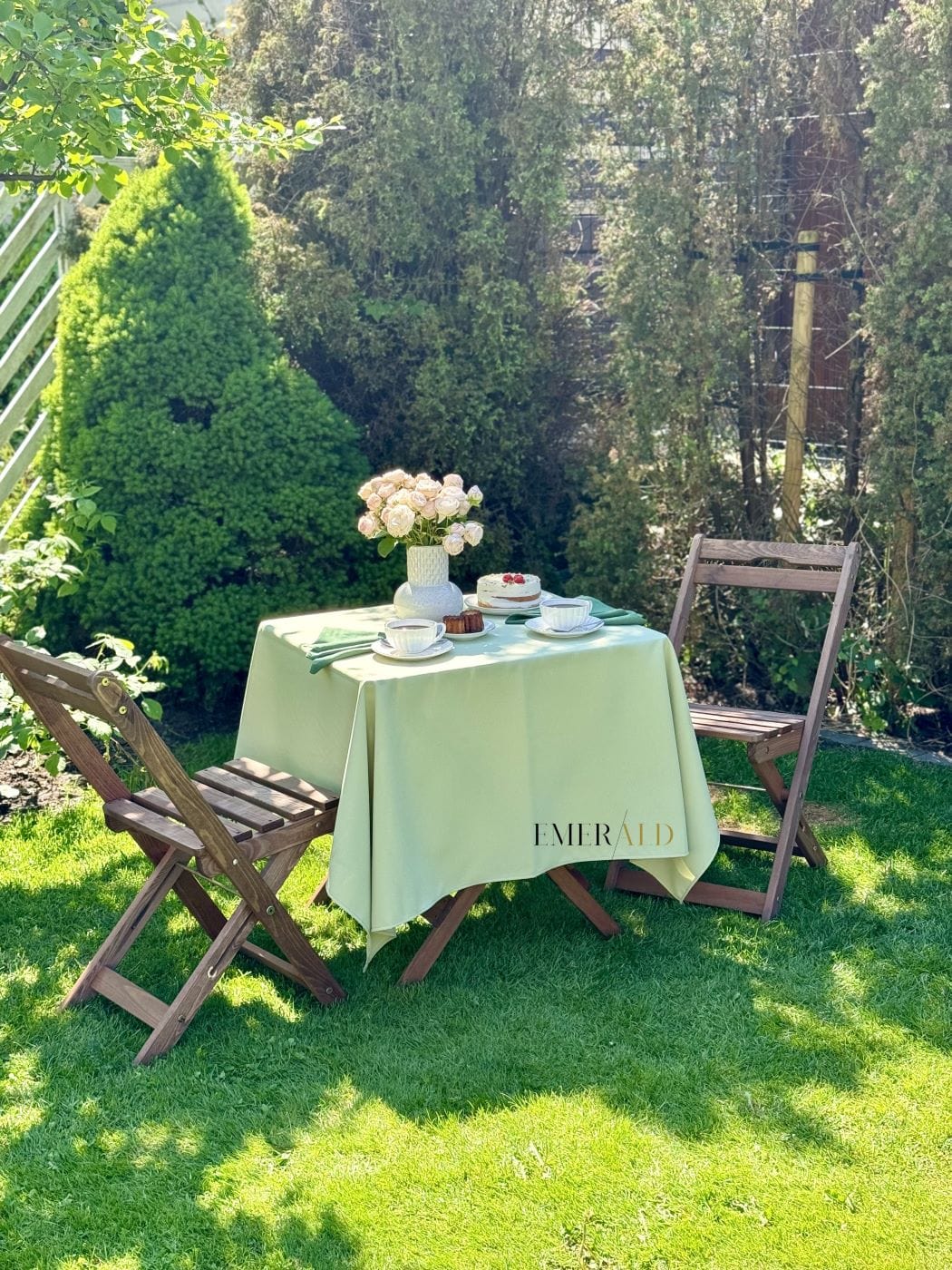 Pistacijų spalvos staltiesė