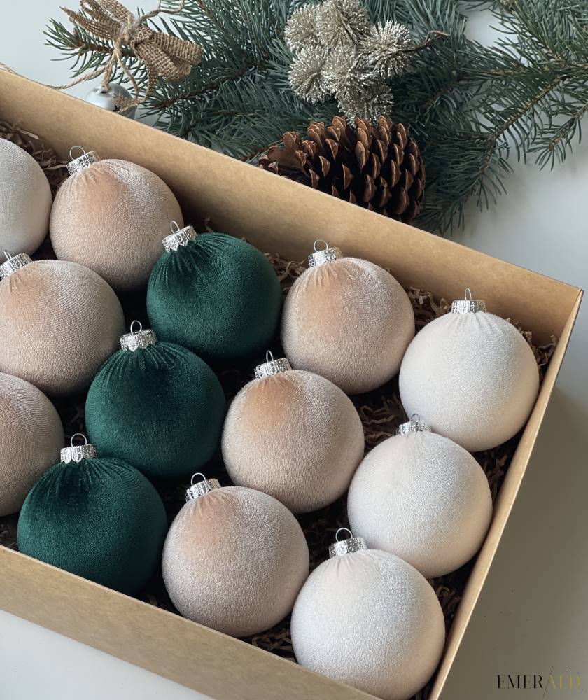 Kalėdinių aksominių žaisliukų 15 vnt rinkinys - Smėlio, Vanila, Emerald