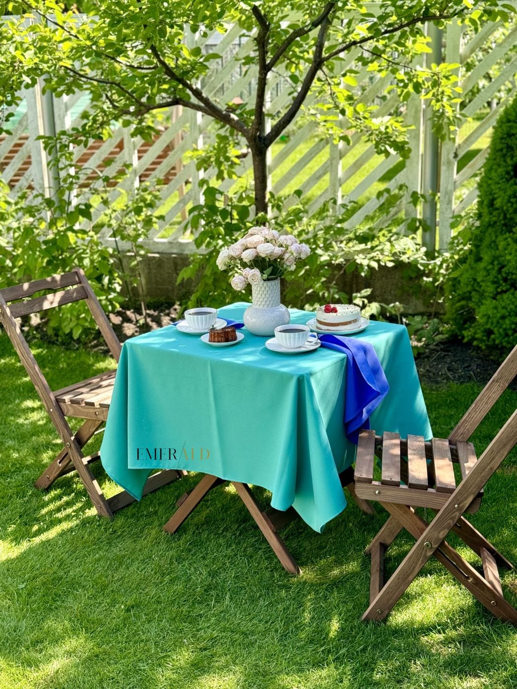 Turkio spalvos staltiesė