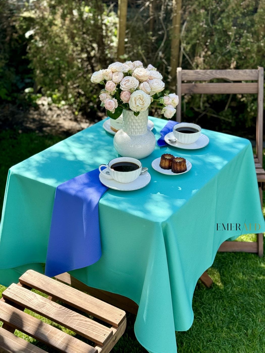 Turkio spalvos staltiesė