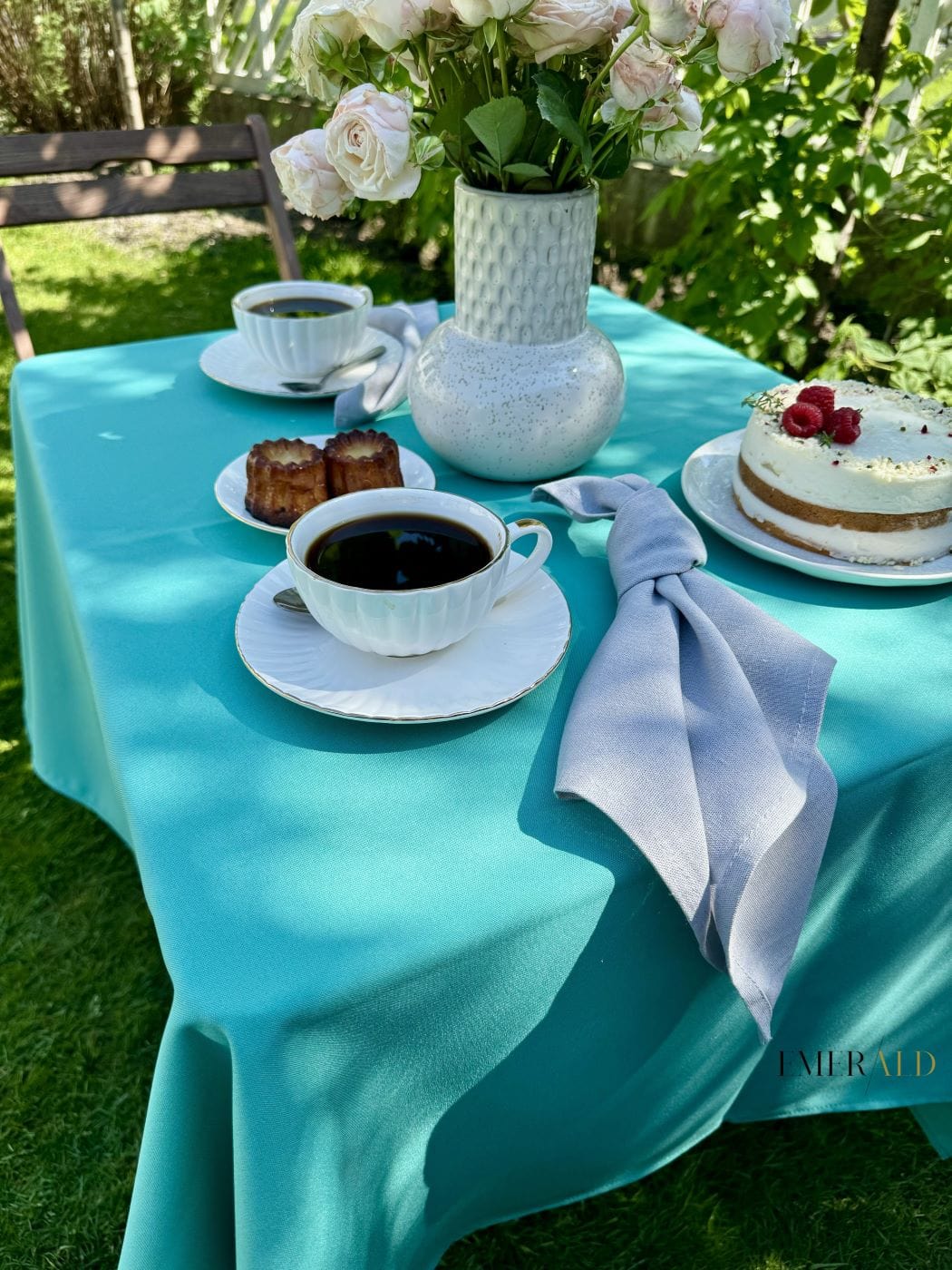 Turkio spalvos staltiesė