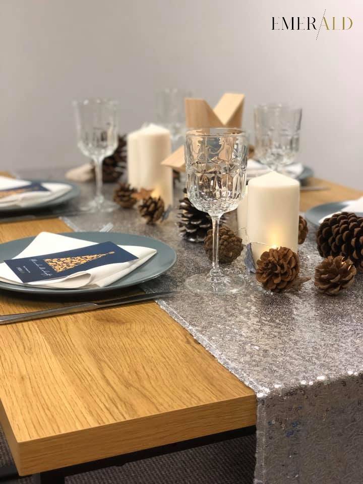 undefined EmeraldLT Blizgus sidabro spalvos stalo takelis Aksominis takelis EmeraldLT.