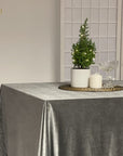 Pilkos spalvos banketinė staltiesė (aksomas)
