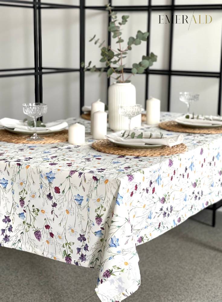 "Pievų gėlės" staltiesė