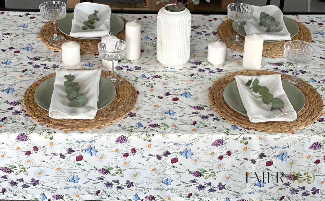 "Pievų gėlės" staltiesė