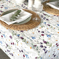 "Pievų gėlės" staltiesė