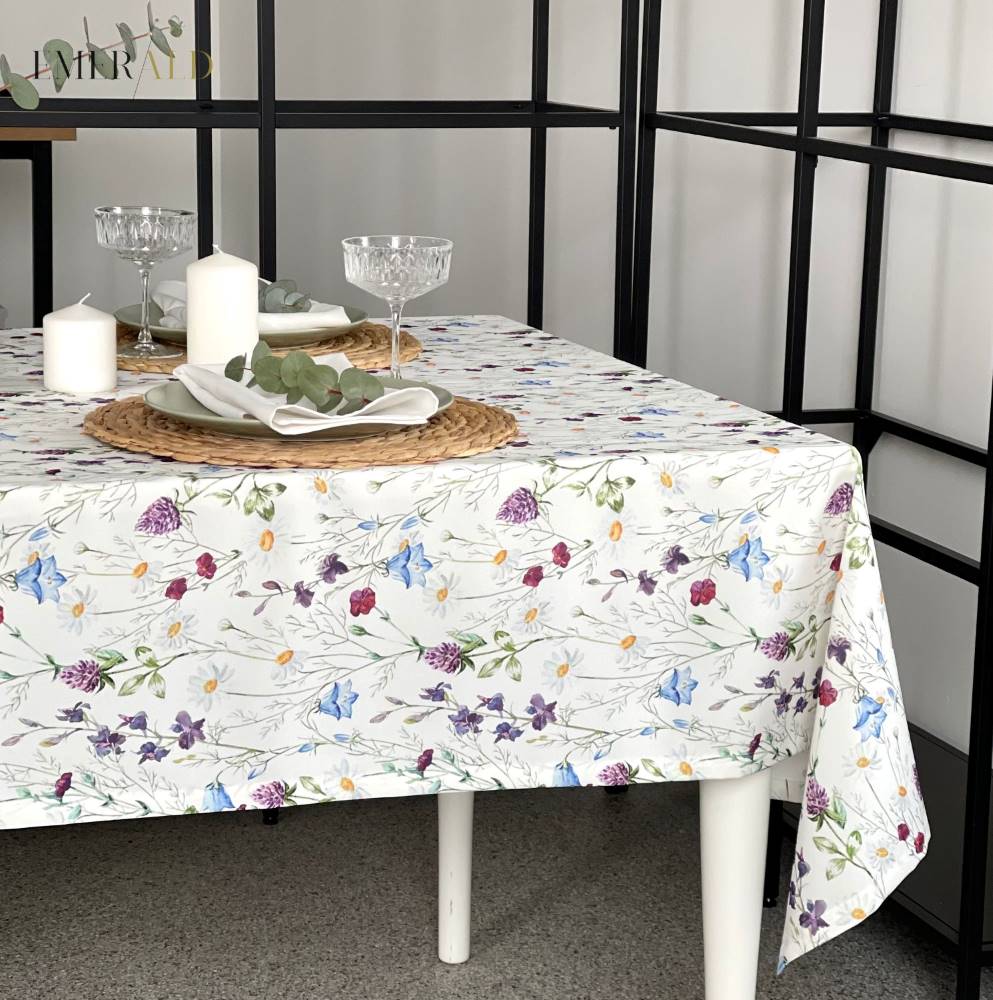 "Pievų gėlės" staltiesė