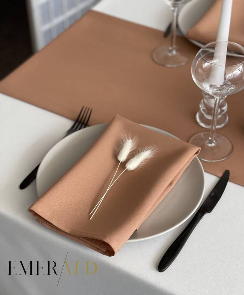 undefined EmeraldLT Rausvai rudos spalvos stalo takelis ir servetėlės Takelio komplektas EmeraldLT.