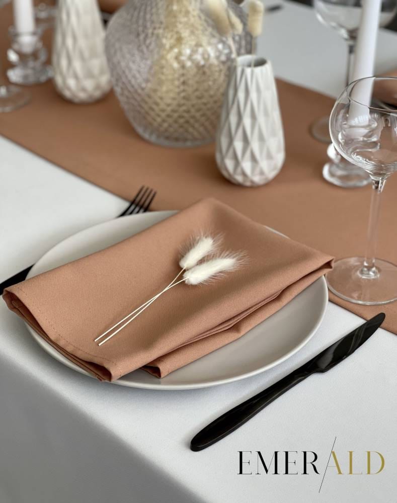 undefined EmeraldLT Rausvai rudos spalvos stalo takelis ir servetėlės Takelio komplektas EmeraldLT.