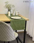 undefined EmeraldLT Samanų spalvos veliūrinis pietų stalo takelis EmeraldLT.
